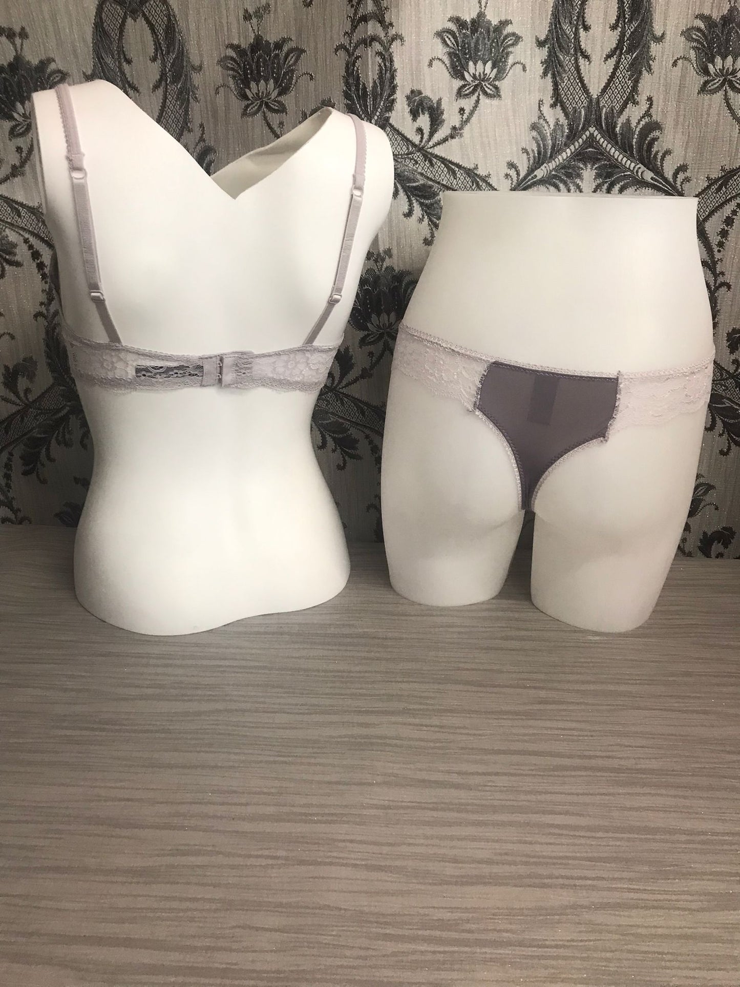 P124863-GRY Modern Contrast Throus