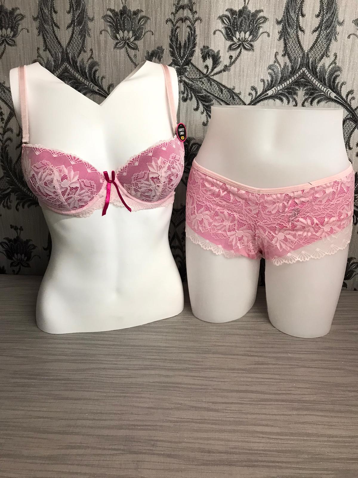 B25022-PNKB a făcut sutienul tăiat