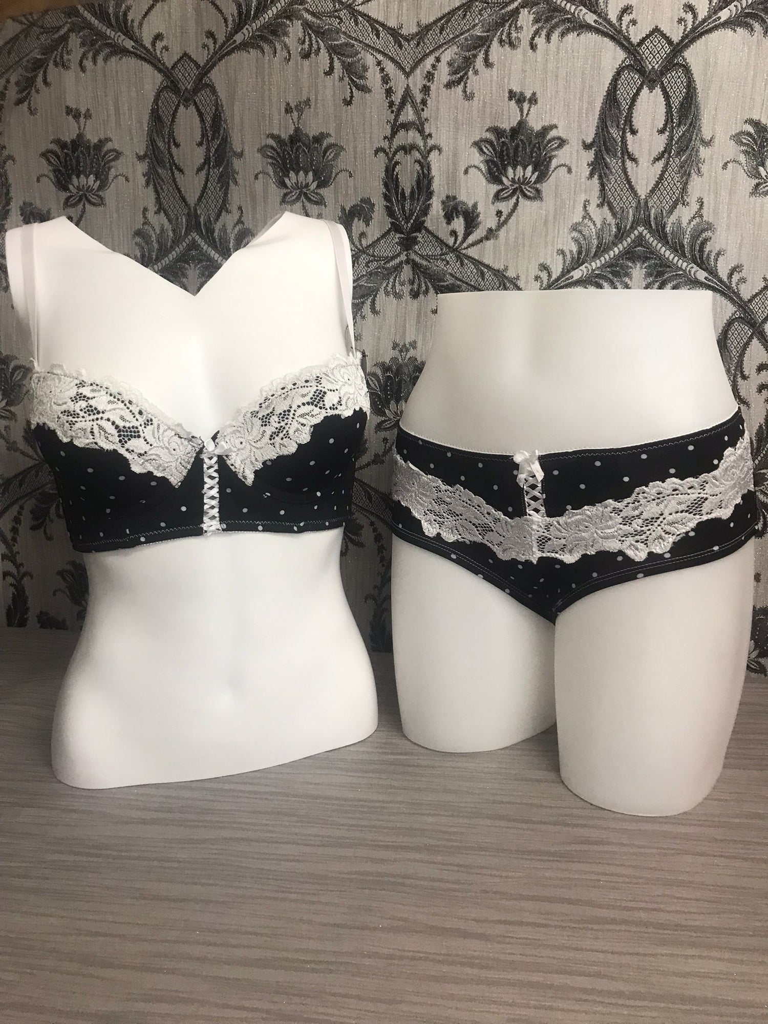 B25199-B908B LACED UP DOTTIE BHE