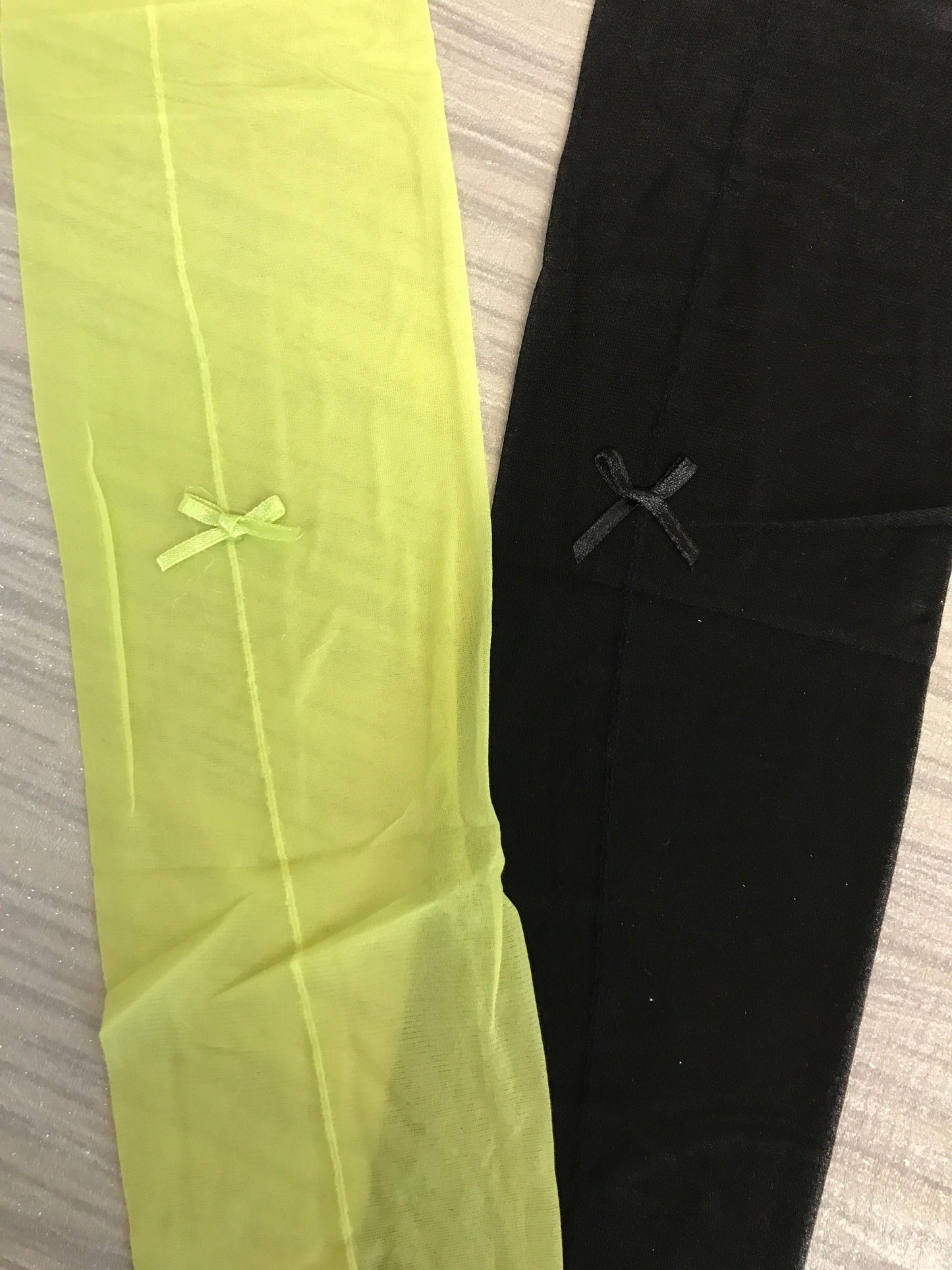 LA0900 Black Leg Avenue Sheer Pantyhose With Back Seam And Bow&nbsp;