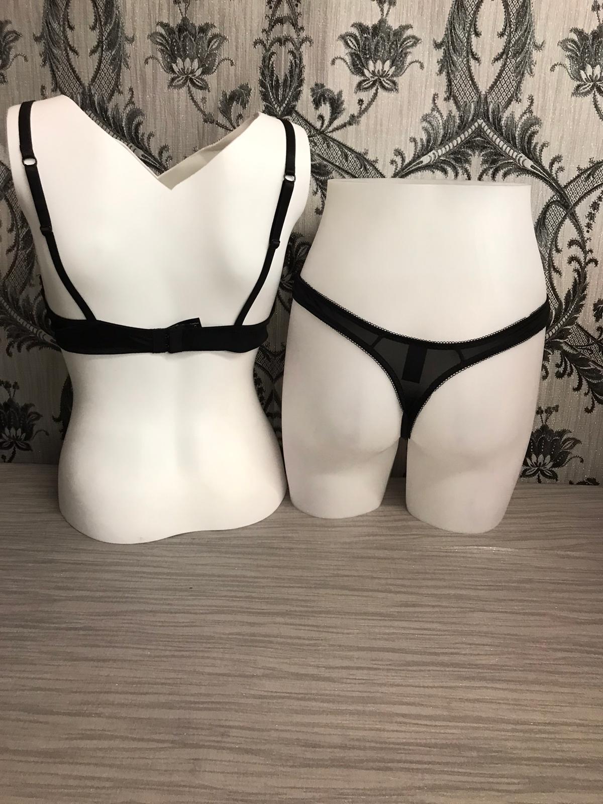 P125057-Blk Connectación privada tanga