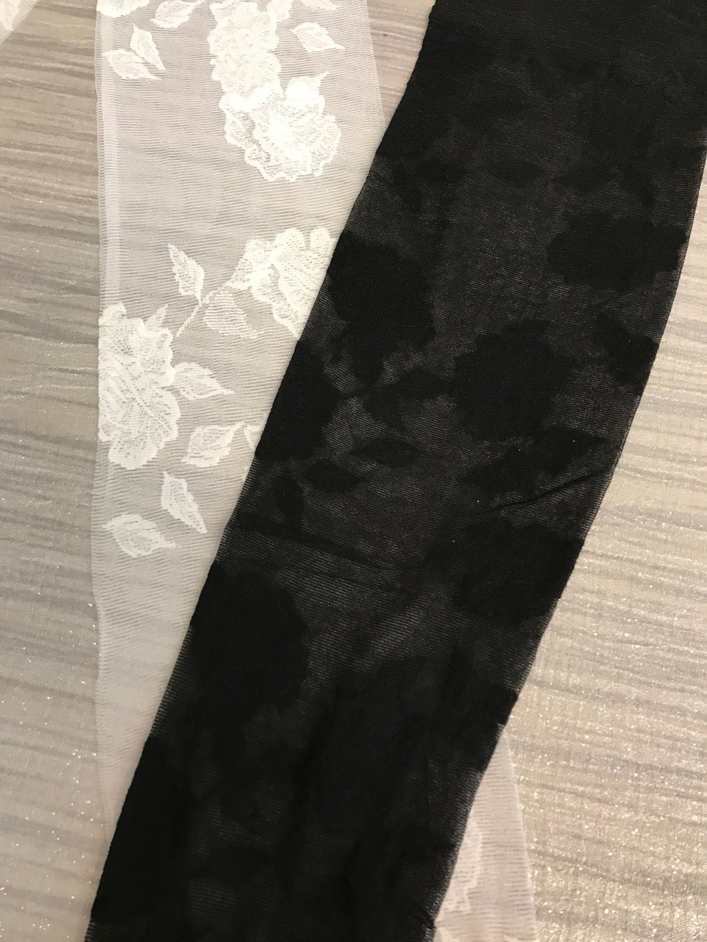 LA1300 White Leg Avenue Sheer Jacquard Flower Pantyhose